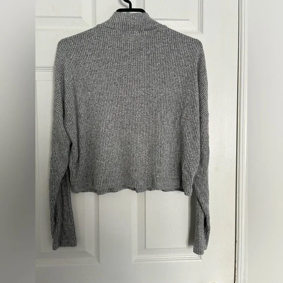 Cropped Mock Neck Ribbed Turtleneck - Picture 2 of 5